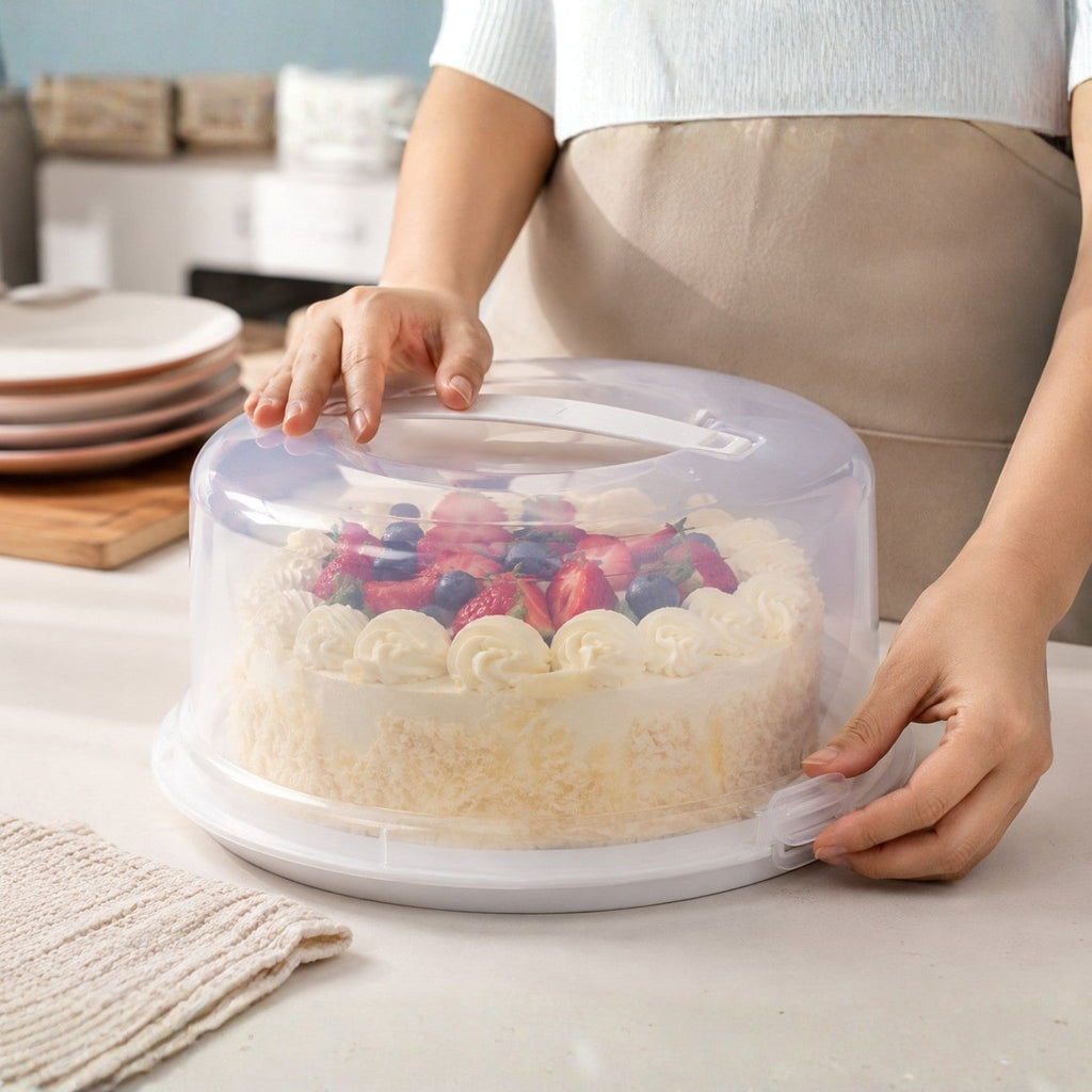 Cake storage container with ergonomic carry handle