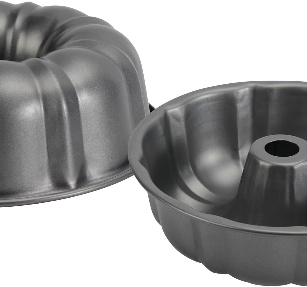 Fluted non-stick cake pan with decorative design
