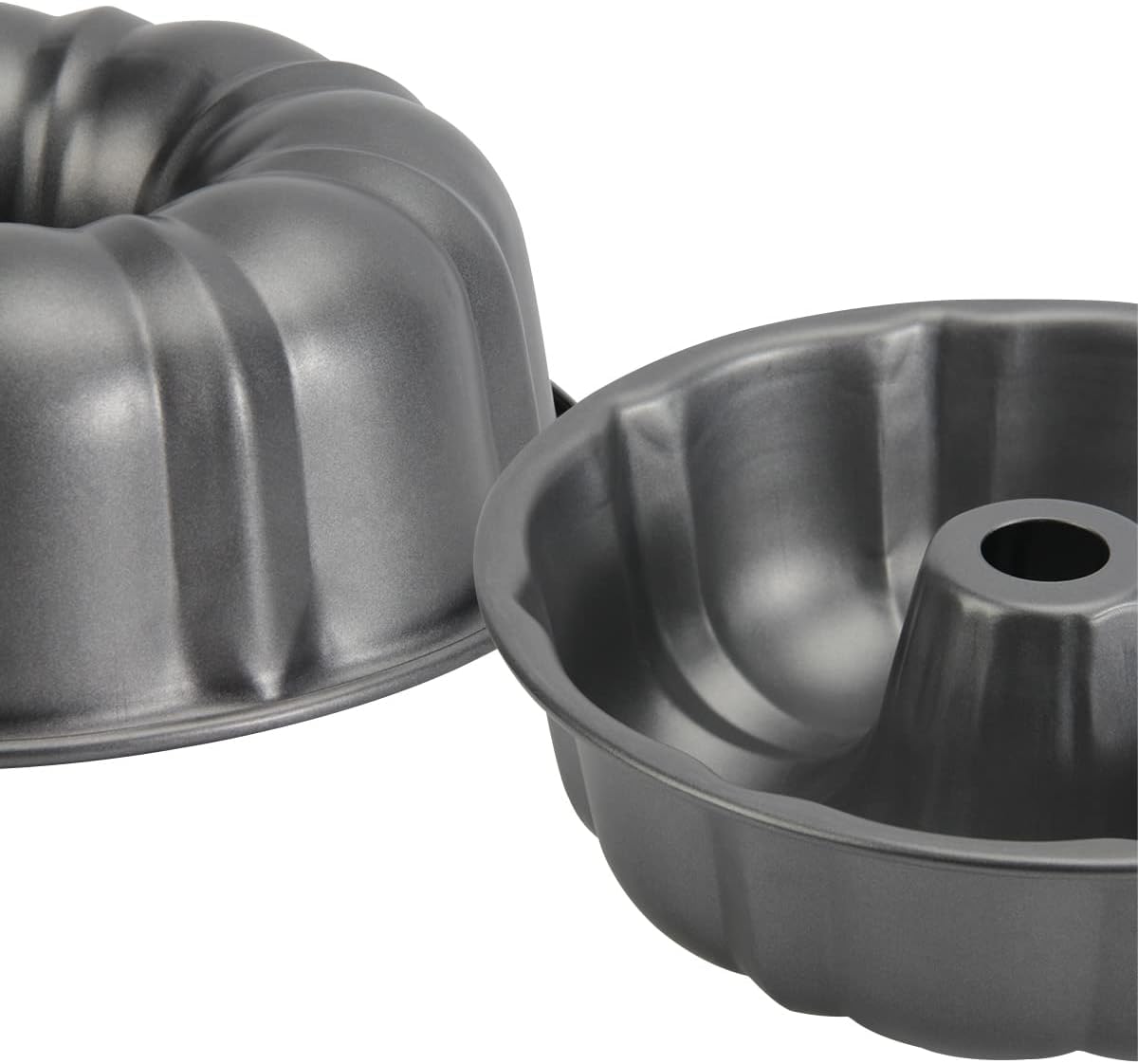 Fluted non-stick cake pan with decorative design