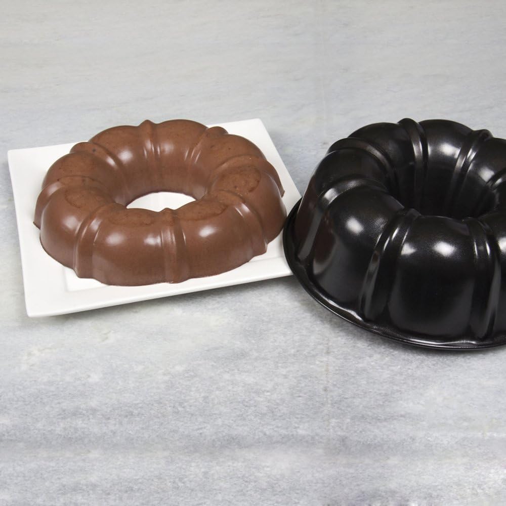 Fluted ring cake pan for cakes and desserts