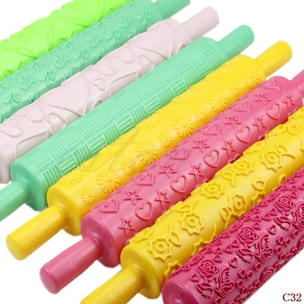 Patterned rolling pin for textured cookies and shortbread